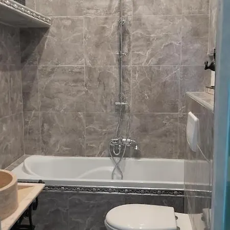 Authentique Au Bord Du Fleuve Herault Lägenhet